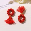 Detalle de mini borla de algodón trenzado rojo y dorado, colgante accesorio de joyería étnica DIY. - Rojo