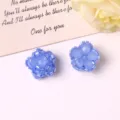 Vista detallada de accesorios de flores de cuentas hechos a mano para horquillas y joyas. - Azul Real