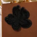 Toppa di fiori in pizzo con perline nere per decorazione abbigliamento e accessori. - Fiore / Nero