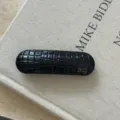 Pince a cheveux texture crocodile noire barrette elegante en acetate pour coiffure quotidienne - Barrette Large Claire