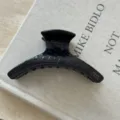 Pince à cheveux noire pour femme, pince crabe en acétate texturé pour coiffure élégante. - Pince à Cheveux Cintre