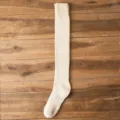 Calze alte termiche in maglia beige, ideali per la stagione autunnale e invernale. - Taglia unica / Colore pelle