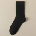 Calze da uomo nere a tubo medio in cotone, tinta unita, design traspirante per l'uso quotidiano. - Nero
