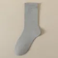 Calze da uomo in cotone tinta unita a tubo medio grigio traspirante casual morbido maglia - Grigio chiaro