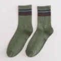 Calze da uomo verdi a metà polpaccio in cotone con classico design a righe sul collo. - Taglia unica / Verde Scuro