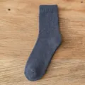 Calzini invernali spessi termici da uomo in grigio scuro, spugna lavorata a maglia. - Taglia unica / Blu