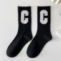 Calze medie nere da donna in cotone con stampa della lettera C bianca, calzini sportivi trendy. - Taglia unica / Nero