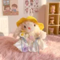 Süßer weißer Plüschhase Taschenanhänger mit gelbem Strohhut und Satinkleid Detailansicht. - Hasen Prinzessin Kleid / Schmetterling Strohhut Stil