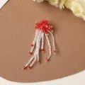 Colgante de flor de borla de cuentas de cristal hecho a mano para ropa pendientes y bolsos. - Rojo