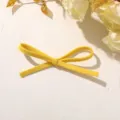 Primer plano de lazo de tela amarilla, ideal para accesorios de bolsos, zapatos y pinzas de pelo. - Tamaño Grande 1 Pieza / Amarillo
