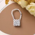 Detalle de mini bolso de cuentas, llavero accesorio de bolso en miniatura con perlas. - Gris