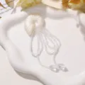 Primer plano accesorio borla cuentas concha resina, detalle cristal para manualidades. - Blanco