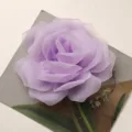Detalle de rosa de gasa morada, ideal para horquillas, broches y accesorios de ropa DIY. - Púrpura