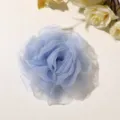 Pinza de pelo de rosa de tela transparente azul, broche accesorio DIY, elegante flor azul claro. - Azul