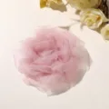 Pinza de pelo de rosa de organza rosa accesorio DIY, elegante estilo de hada floral para cabello. - Rosa