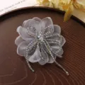 Broche de flor de organza de cristal vintage detalle, elegante pinza fleco accesorio ropa. - Gris