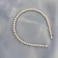 Cerchietto con perle bianche minimalista elegante accessorio per capelli da donna. - modello A