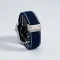 Cinturino di ricambio in nylon tessuto per Apple Watch con chiusura magnetica sicura. - bianco-blu