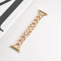 Vista dettagliata dell'elegante cinturino in maglia metallica ideale per Apple Watch. - 22mm / Oro