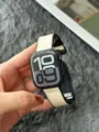Vervangend siliconen lederen horlogebandje geschikt voor Apple Watch, stijlvol en comfortabel. - Glad - off-white [Magnetische zwarte sluiting]