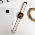 Vervangende siliconen lederen horlogeband compatible met Apple Watch, stijlvol design. - Glanzend - abrikoos [magnetische zwarte gesp]
