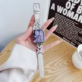 Cinturino di ricambio in pelle bianca e metallo V-link compatibile con Apple Watch, accessorio chic. - Per Apple Watch Series 1-9: 38/40/41 mm e Series 10 (42 mm) / Argento