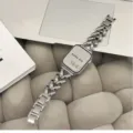 Cinturino in metallo compatibile con Apple Watch, elegante ricambio a maglie a cuore. - 22mm / Argento