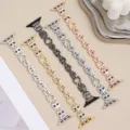 Detailansicht Metall Panda Uhrenarmband, Strass verziert, verschiedene Farboptionen. - Passend für Apple Watch Serie 1-9 SE: 38/40/41 mm - S10/S11: 42 mm / Silber
