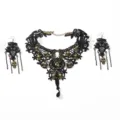 Gotisches schwarzes Spitzen-Choker- und Ohrring-Set mit Totenkopf-Charms im Vintage-Stil. - Schwarz