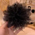 Grote zwarte veren mesh haarhaakclip met kralen, elegant en pluffy haaraccessoire voor dames. - 11cm / Zwart