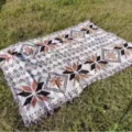 Manta de camping bohemia y funda de sofá con patrón geométrico y bordes de flecos - 90x90cm (Flecos Incluidos) / Arce Naranja