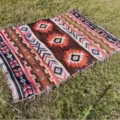 Manta de camping bohemia con estampado tribal y borlas para funda de sofá multiusos - 90x90cm (Flecos Incluidos) / Kilim