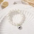 Pulsera de perlas con dije de corazón plateado, elegante joya de muñeca para el estilo diario. - Estilo 3 de 8 mm (1 unidad)