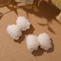 Detalle de pinza para el pelo con lazo tejido de perlas crema, lindo accesorio DIY para cabello. - Beige Uno