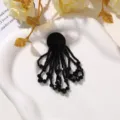 Parche con flecos de cuentas negras hecho a mano accesorio de broche cristal con detalle. - Negro