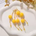 Accesorio de parche de tela con pompón amarillo y borla de cuentas DIY para pendientes lindos. - Amarillo Una Pieza