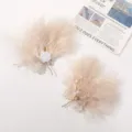 Detalle horquilla de mariposa perla cristal pluma, accesorio Hanfu hecho a mano DIY. - Caqui