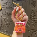 Lindo llavero de capibara con juguete de burbujas, correa amarilla, regalo perfecto. - Carpincho que sopla burbujas - Naranja
