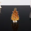 Gros plan détail de sapin de Noël en verre cristal ambré décoration de table artisanat. - 6 cm de hauteur / Or Jaune