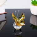 Figurine papillon en cristal vue détail, décoration de bureau base boule cristal. - 6cm / Or Jaune