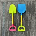 Set de palas de playa y nieve de plástico para niños, diseño colorido para exteriores. - Par de Palas de Nieve Grandes / Grande Juego de 2