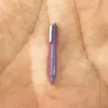 Bolígrafo morado en miniatura juguete de casa de muñecas escala 1:12 accesorio metal - Púrpura