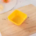 Mini gelber quadratischer Simulations-Essspiel-Teller, niedliches Miniatur-Geschirr-Modell. - 6,8 cm Eckige Dessertschalen