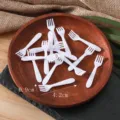 Mini Kunststoff Obstgabeln Puppenhaus Geschirr Lebensmittel Picks kleine Gabeln Set - 4 cm weiße Gabel