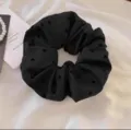 Elastico per capelli nero con motivo cuori in raso accessorio elegante per donne e ragazze - Elastico per Capelli a Cuore / Nero