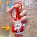 Süßer Weihnachts-Weihnachtsmann-Cartoon-Schlüsselanhänger, roter Metallring, Taschenanhänger - Weihnachtliche Anhänger-Serie – Weihnachtsmann