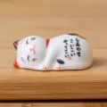 Vista detallada del reposa palillos de gato de la suerte de cerámica estilo ZAKKA. - Estilo 4
