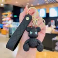 Schattige zwarte cartoon beer sleutelhanger met gewatteerde band, stijlvolle tassenhanger. - Zwart