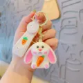 Simpatico coniglio carota silicone portachiavi borsa pendente accessorio auto carino. - Bianco