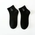 Calzini corti neri da donna con ricamo di orsetto carino, cotone morbido, perfetti per uso. - Nero